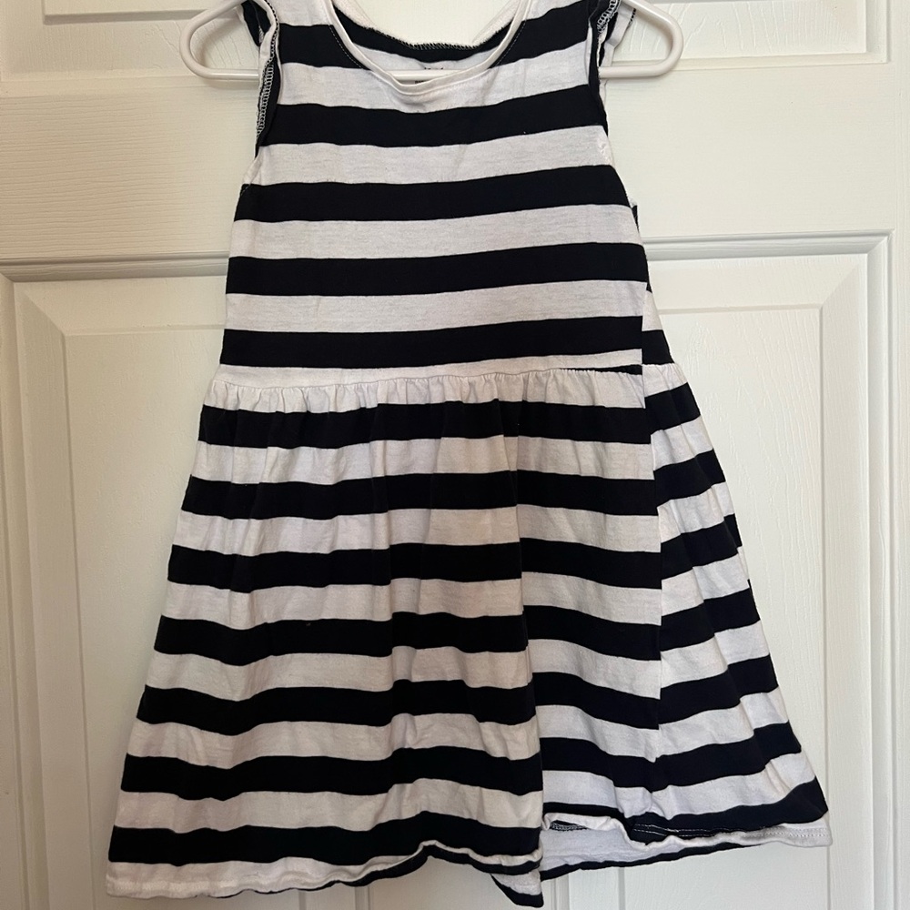 H&M Black and White Sleeveless Scoop Neck Sundress